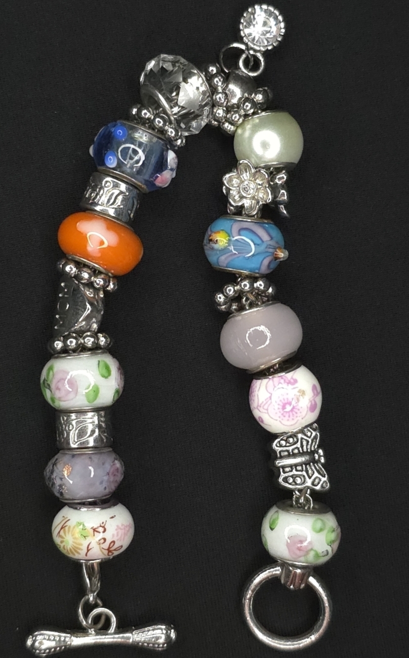 Source Unknown Multicolor Floral Glass Bead Bracelet with Charms - Picture 4 of 4